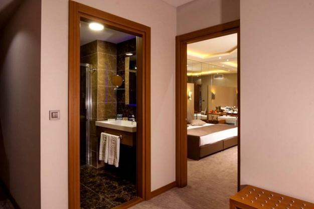 Majura Hotel Business Ізмір Екстер'єр фото